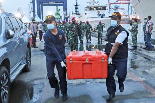 Hé lộ thông tin quan trọng vụ máy bay chở 62 người gặp tai nạn thảm khốc ở Indonesia