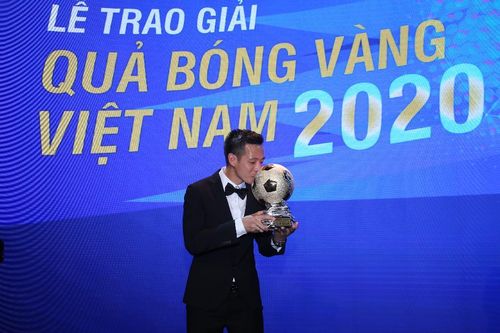 Văn Quyết - Người đứng giữa lằn ranh yêu và ghét