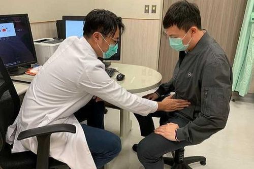 Đi khám vì bị đau bụng, người đàn ông sốc nặng khi biết tin đang 'có bầu'