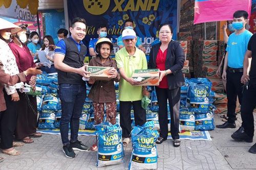 Tặng quà tết tại huyện Cát Tiên
