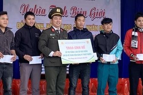 Gần 150 triệu đồng thực hiện 'Nghĩa tình biên giới'