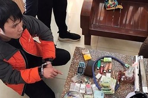 Bắt vụ tàng trữ ma túy, thu 2 khẩu súng