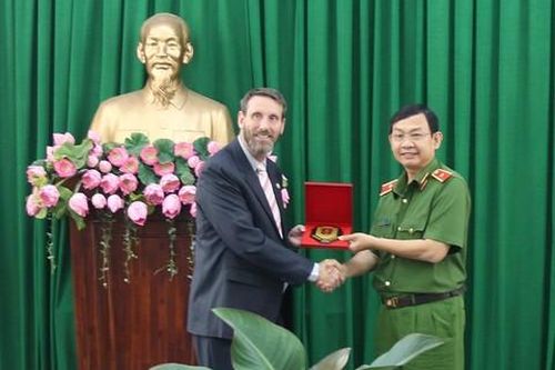 Đại diện Đại sứ quán Hoa Kỳ thăm Công an TPHCM