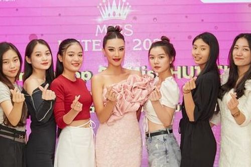 Á hậu Kim Duyên huấn luyện các thí sinh Miss Hutech 2021