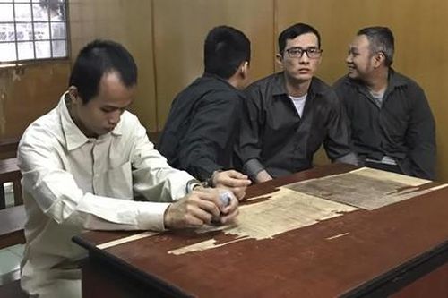 Nhóm sản xuất bao cao su giả lãnh 24 năm tù