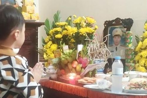 Ngõ phố đã vắng một tiếng cười
