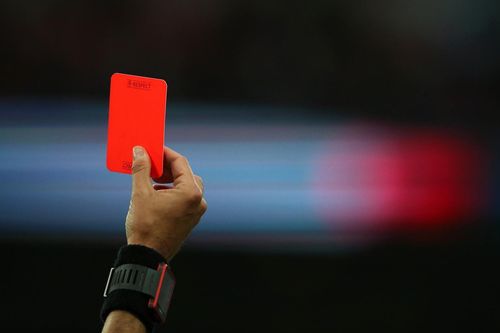 Các ông 'bầu' ở V-League có thể bị phạt thẻ đỏ