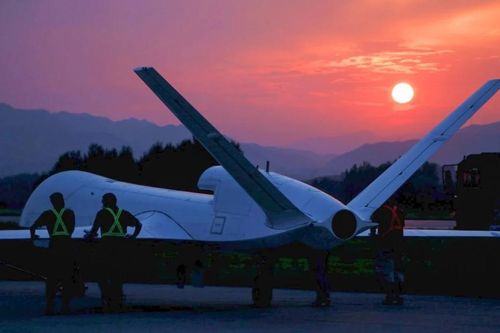 Phản lực không người lái WJ-700 Trung Quốc lần đầu cất cánh