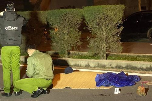 Phát hiện nam thanh niên tử vong trên đường, nghi án mạng
