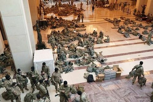 Mỹ: Vệ binh Quốc gia nằm la liệt tại Điện Capitol