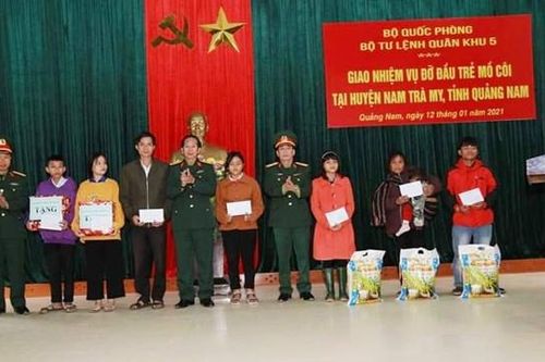 Quảng Nam: Đỡ đầu 7 cháu có cha, mẹ tử nạn do sạt lở đất