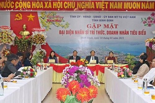 Bình Định: Gặp mặt đại diện nhân sĩ trí thức, doanh nhân tiêu biểu năm 2021