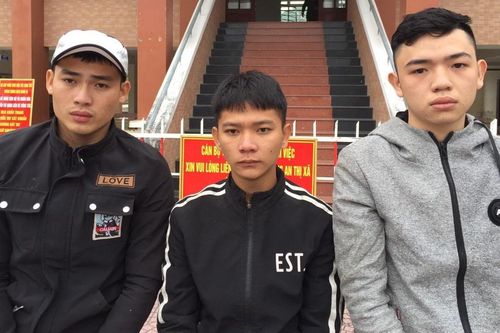 Nhóm thanh niên rớm khóc sau cuộc hỗn chiến