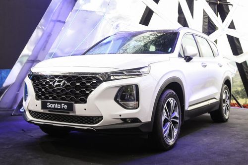Hyundai Santa Fe bỏ xa Toyota Fortuner về doanh số trong tháng 12
