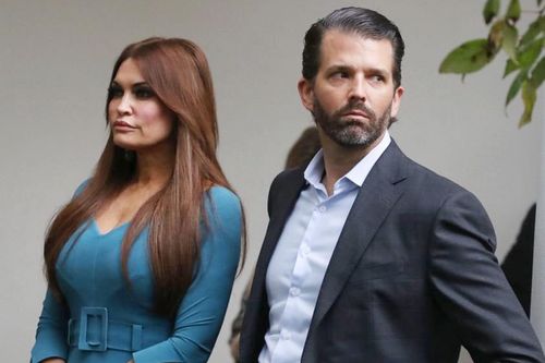 Bị hắt hủi, Donald Trump Jr. và bạn gái rời New York