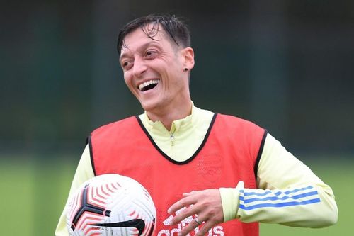Ozil sẵn sàng không nhận 9,5 triệu USD để sớm rời Arsenal