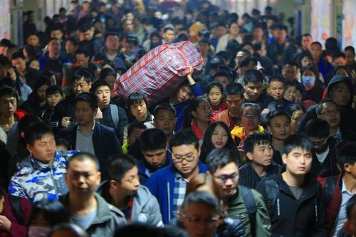 Dân lao động Trung Quốc được trả tiền để không về quê ăn Tết