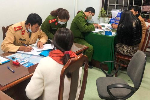 Kiểm tra nồng độ cồn, phát hiện tài xế dương tính ma túy