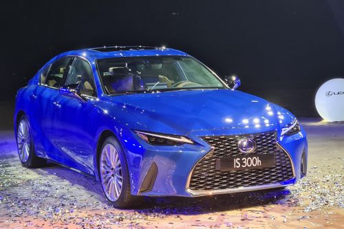 Lexus IS đời 2021 được ra mắt tại Việt Nam