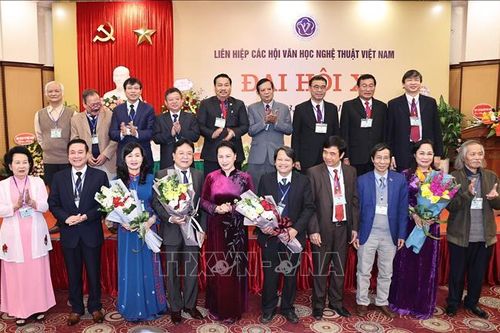 Mong những 'vụ mùa bội thu' của văn nghệ sĩ nước nhà