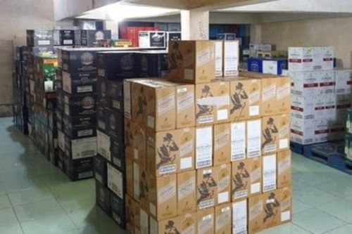 Phát hiện công ty nhập lậu rượu với số lượng lớn