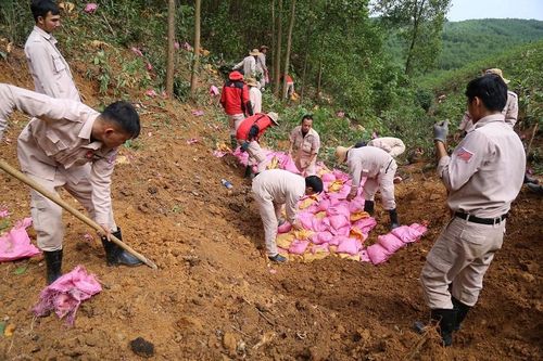 Quảng Trị: Hủy nổ quả đạn pháo gần 900kg