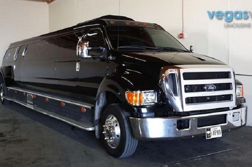 Siêu Ford F-650 Batman Limousine cho 'Người Dơi thích tiệc tùng'