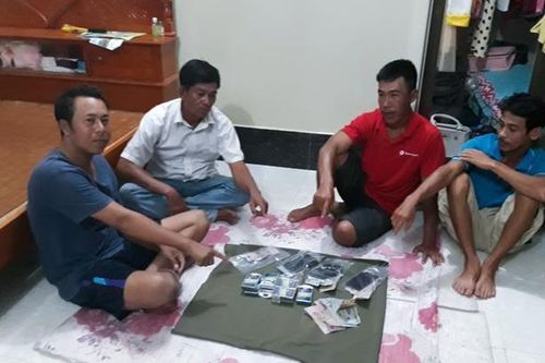 Bắt quả tang các đối tượng đánh bạc và sử dụng chất ma túy