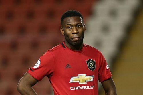 Hậu vệ của MU cập bến Bayer Leverkusen
