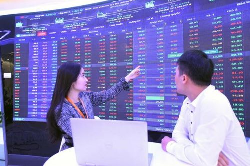 Chứng khoán đầu năm 2021: Vì sao Vn-Index tăng điểm liên tục?