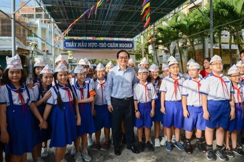 Bộ trưởng Phùng Xuân Nhạ: Sỹ số học sinh đông ảnh hưởng đến triển khai chương trình mới