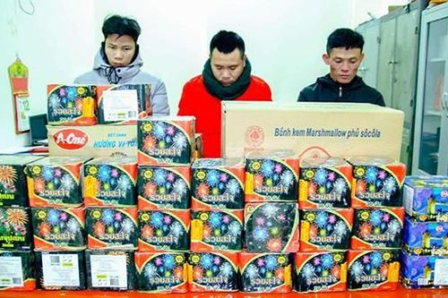 Bắt nhóm đối tượng chuyên đưa pháo từ phía Bắc về Nghệ An tiêu thụ
