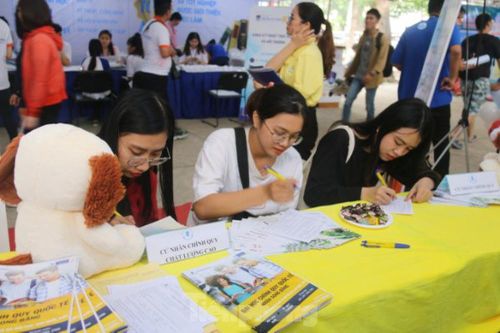 Trường ĐH Bách khoa TPHCM, Trường ĐH Ngân hàng TPHCM phỏng vấn đầu vào