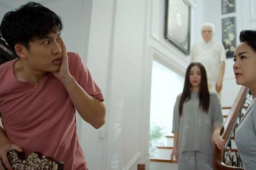 Diễn viên Đình Tú hứng trọn 10 cái tát của NSND Thu Hà