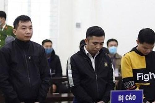 Nhóm đối tượng 'trộm' tiền ngân hàng nhưng không dám tiêu hết vì sợ...lộ