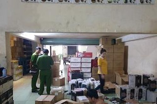 TP.HCM: Phát hiện số lượng lớn rượu ngoại không chứng từ ngay sát Tết Nguyên đán 2021