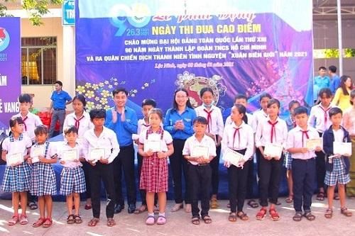 Bình Phước: Doanh nghiệp cùng Đoàn Thanh niên hỗ trợ bà con vùng biên đón Tết sớm
