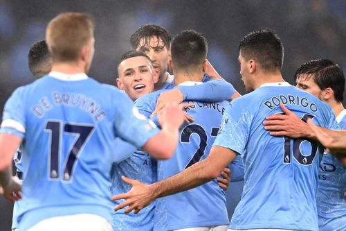 Man City phả hơi nóng vào Man Utd và Liverpool