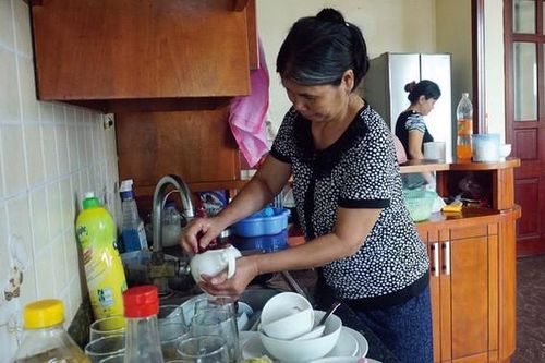Nở rộ dịch vụ thuê người giúp việc Tết, giá 500.000 đồng/ngày