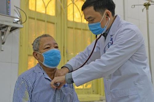 Uống viên sủi trị đái tháo đường, bệnh nhân bị tràn dịch màng phổi nguy kịch