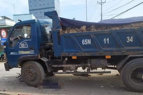 Tiền Giang: Va chạm với xe ben, 2 người thương vong