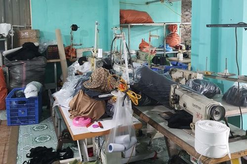 Hải Dương: Phát hiện xưởng sản xuất mũ giả mạo nhãn hiệu Adidas, Nike