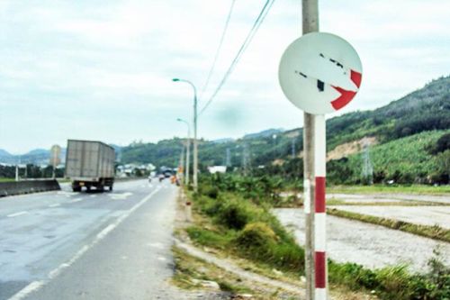 Cần làm mới biển báo