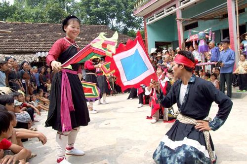 Trang phục phụ nữ Cao Lan