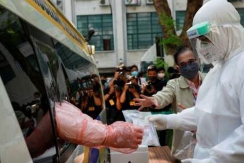 Thái Lan tính phát 7 tỷ USD cho người dân