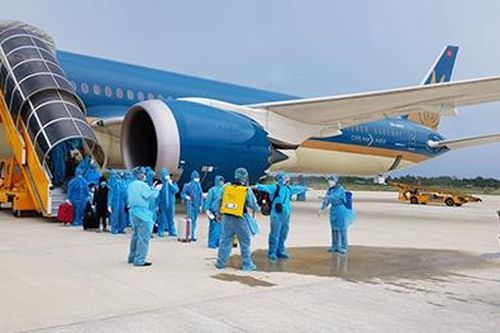 Tạm dừng cấp phép chuyến bay từ Anh, Nam Phi về Việt Nam