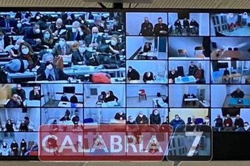 Phiên tòa xét xử băng đảng mafia kéo dài 1 năm