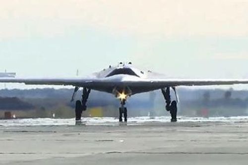 Siêu UAV tàng hình Nga nã bom nửa tấn trúng mục tiêu