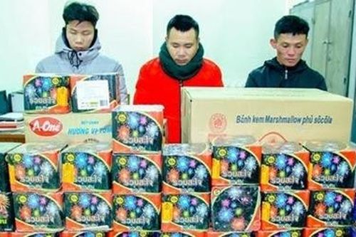 Phá đường dây vận chuyển hơn 1,5 tạ pháo