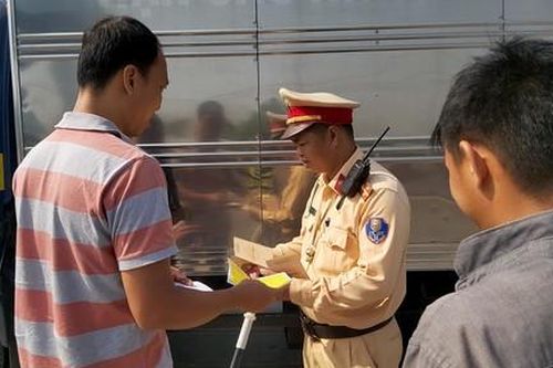 Tài xế xe đầu kéo trên cao tốc TPHCM - Trung Lương dương tính ma túy